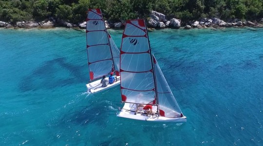 first_14_se_foto_catalogo_beneteau_first_14_se_00_velero_de_regatas.JPG