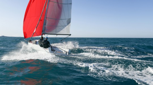 first_18_se_foto_catalogo_beneteau_first_18_se_01_salir_a_navegar_en_vela_ligera.JPG