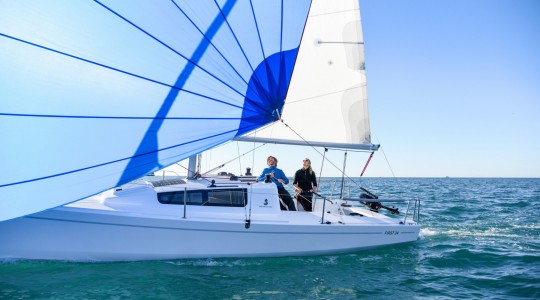 first_24_foto_catalogo_beneteau_first_24_01_navegar_con_codigo_zero.JPG