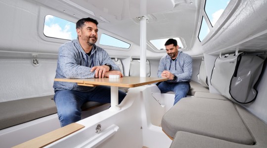 first_24_foto_catalogo_beneteau_first_24_08_interior_cabina.JPG