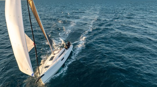 first_30_fotos_catalogo_beneteau_first30_3.jpg