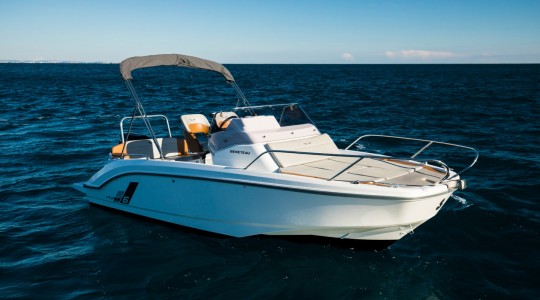 flyer_6_sundeck_foto_catalogo_beneteau_flyer_6_sundeck_04_solarium_proa_1.JPG