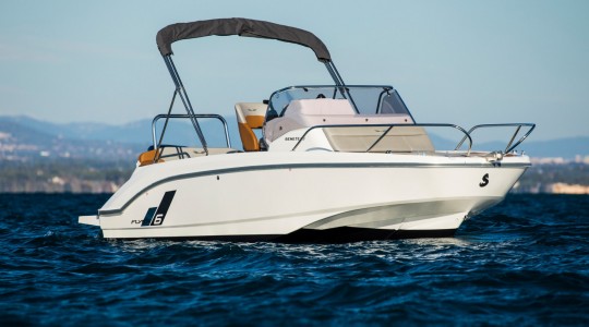 flyer_6_sundeck_foto_catalogo_beneteau_flyer_6_sundeck_06_proa_bimini_1.JPG