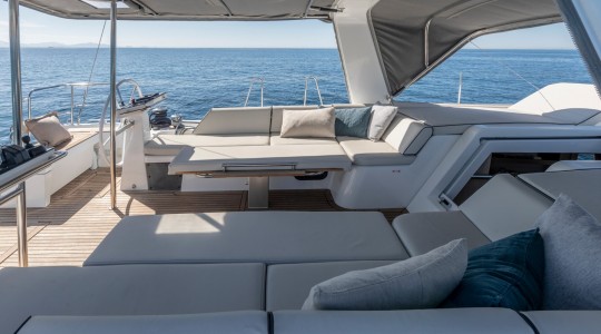 oceanis_yacht_54_foto_catalogo_beneteau_oceanis_yacht_54_09_solarium_popa.JPG