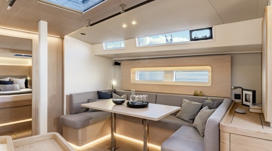 oceanis_yacht_54_foto_catalogo_beneteau_oceanis_yacht_54_15_salon_comedor_chene.JPG