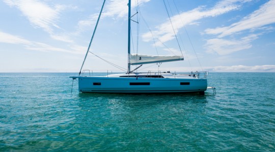 oceanis_401_foto_catalogo_beneteau_oceanis_40_1_09_fondeo.JPG