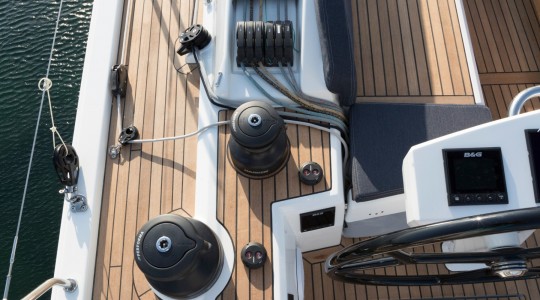 oceanis_511_foto_catalogo_beneteau_oceanis_51_1_16_winches_detalles.JPG