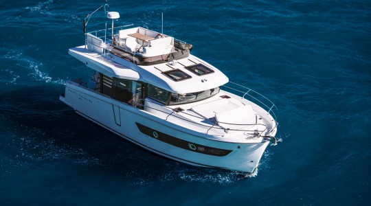swift_trawler_37_fly_fotos_catalogo_beneteau_swfit_trawler_37_fly_1.jpg