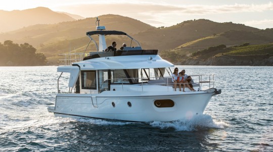 swift_trawler_41_fly_foto_catalogo_beneteau_swift_trawler_41_flybridge_00_vacaciones_en_familia_navegar.JPG