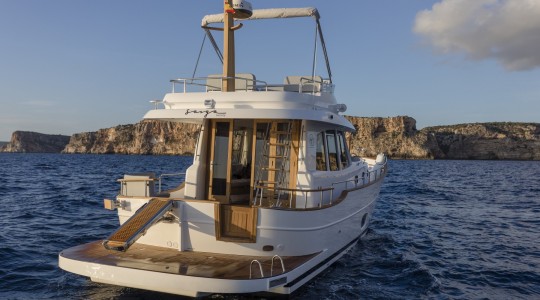 menorquin_42_fb_foto_catalogo_sasga_yachts_menorquin_42_fb_02_popa_exterior.jpg