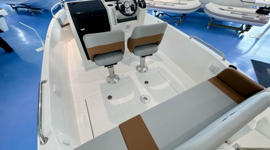 beneteau_flyer_6_spacedeck_bc182222_2_1.jpg