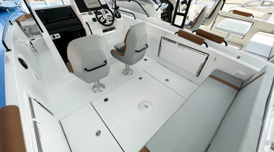 beneteau_flyer_8_spacedeck_bc182619_1.jpg