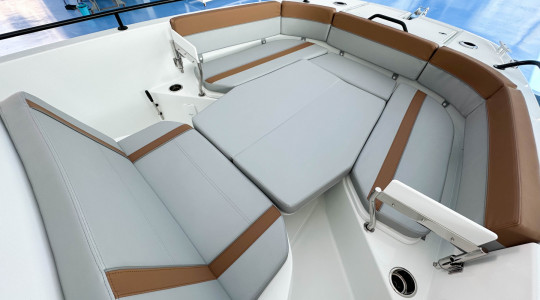 beneteau_flyer_8_spacedeck_bc182619_4.jpg