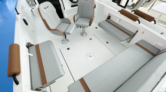 beneteau_flyer_8_spacedeck_bc182619_6.jpg