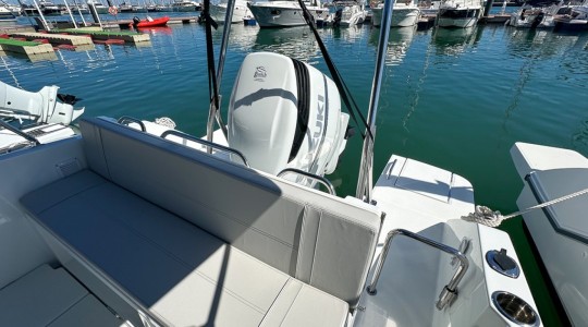 beneteau_flyer8sundeck_llevant_5.jpg