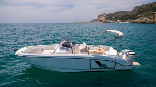 foto_catalogo_beneteau_flyer_9_spacedeck_04_fondear_tranquilamente.JPG