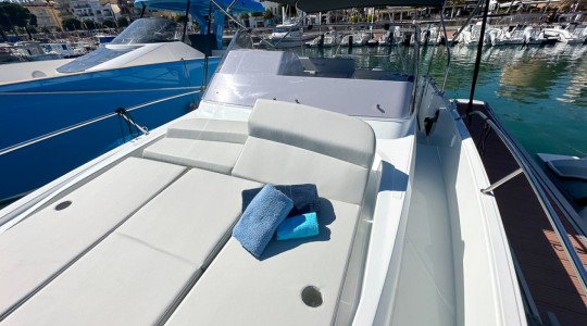 beneteau_flyer9sundeck_mestral_12.jpg