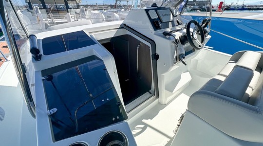 beneteau_flyer9sundeck_mestral_9.jpg