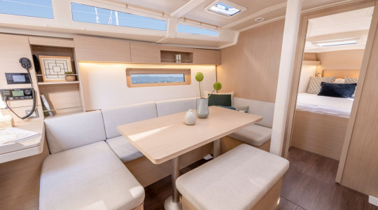 foto_catalogo_beneteau_oceanis_37_1_07_interior_salon.jpg