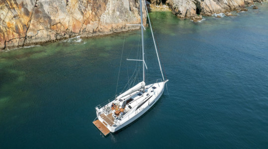 foto_catalogo_beneteau_oceanis_37_1_14_fondeo.jpg