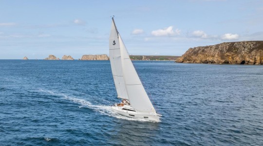 beneteau_oceanis_37_1_bc187922_1.jpg
