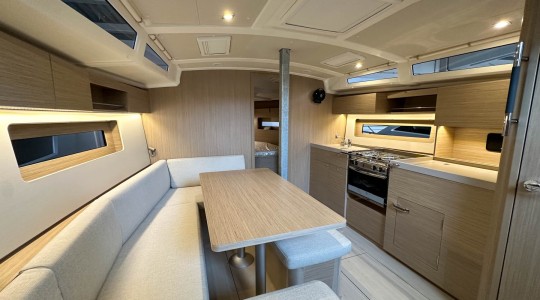 beneteau_oceanis_37_1_bc187922_17.jpg