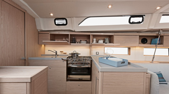 foto_catalogo_beneteau_oceanis_46_1_17_cocina_fregadero.JPG