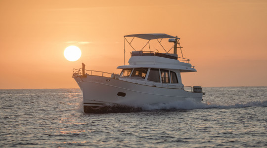 foto_catalogo_sasga_yachts_menorquin_42_fb_00_lifestyle_sunset.jpg